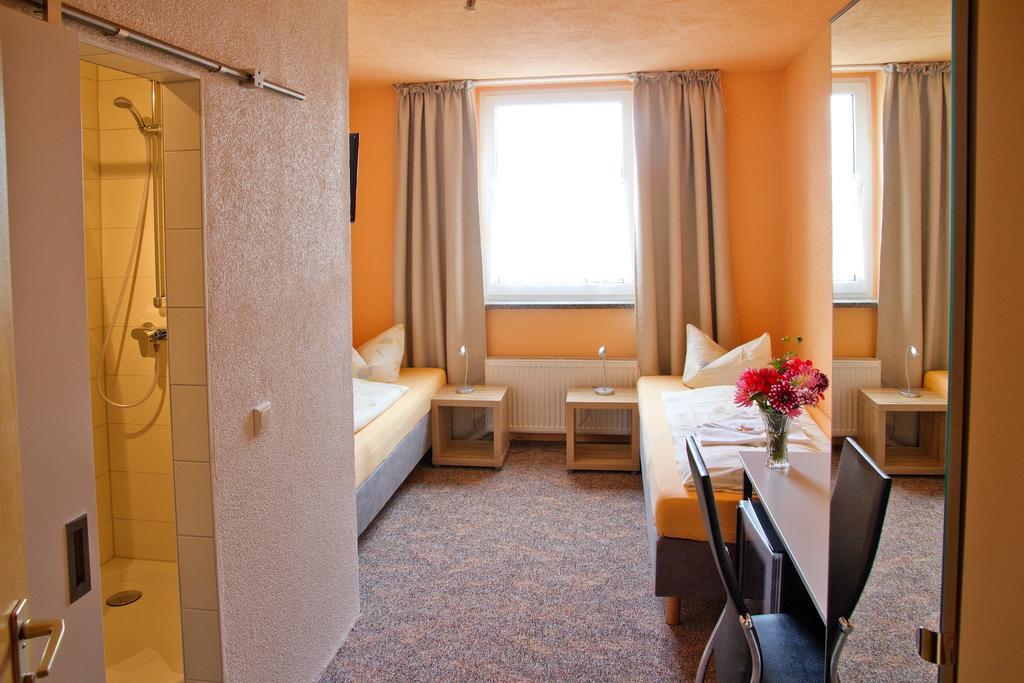 Hotel-Pension Gruene Linde Delitzsch Room photo