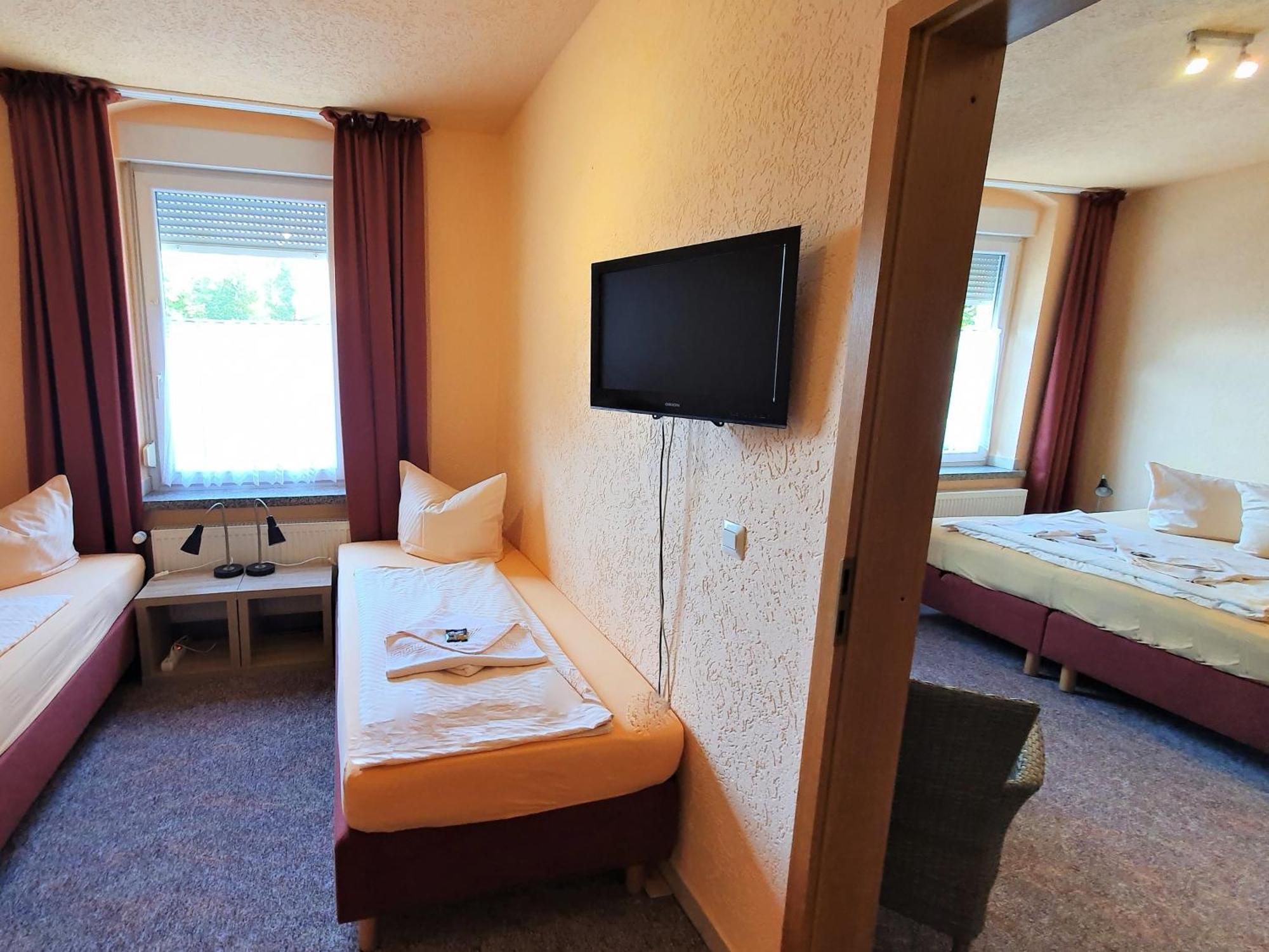 Hotel-Pension Gruene Linde Delitzsch Room photo