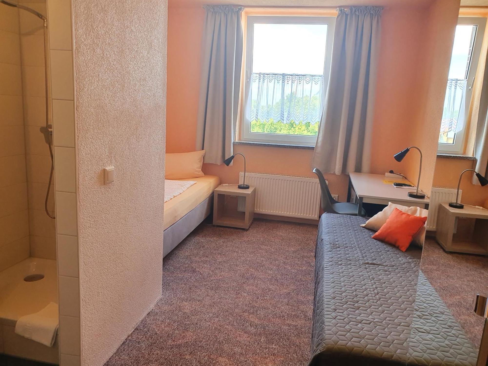 Hotel-Pension Gruene Linde Delitzsch Room photo